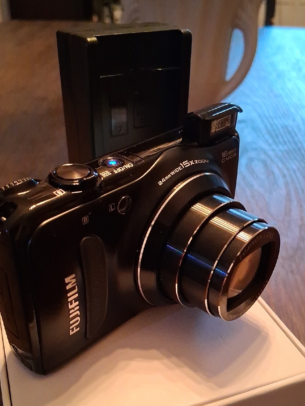 F500 Fujifilm Black Compact Digital Camera with Extended Zoom Lens 16 Mega